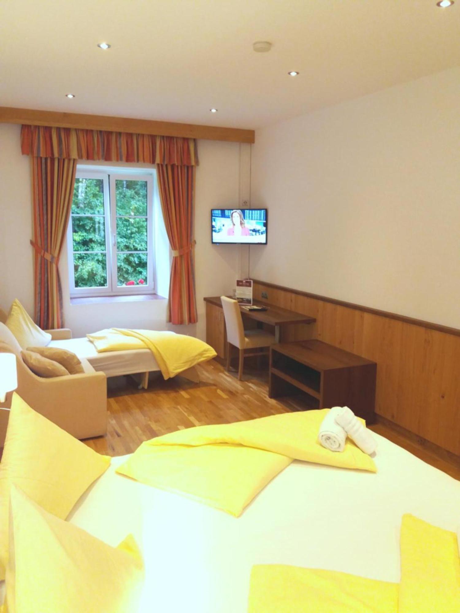 Gut Drasing Hotel Krumpendorf Bagian luar foto
