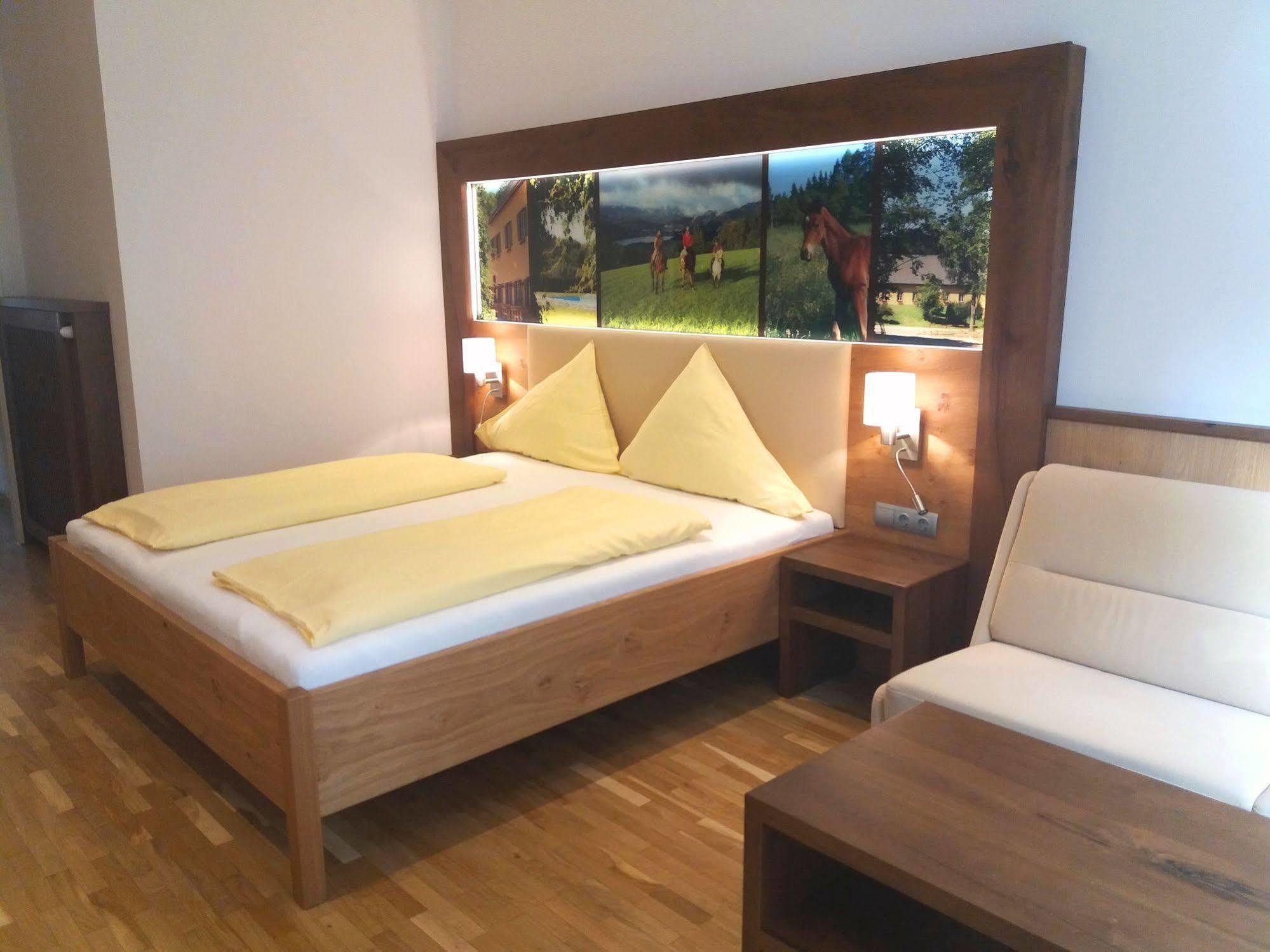 Gut Drasing Hotel Krumpendorf Bagian luar foto