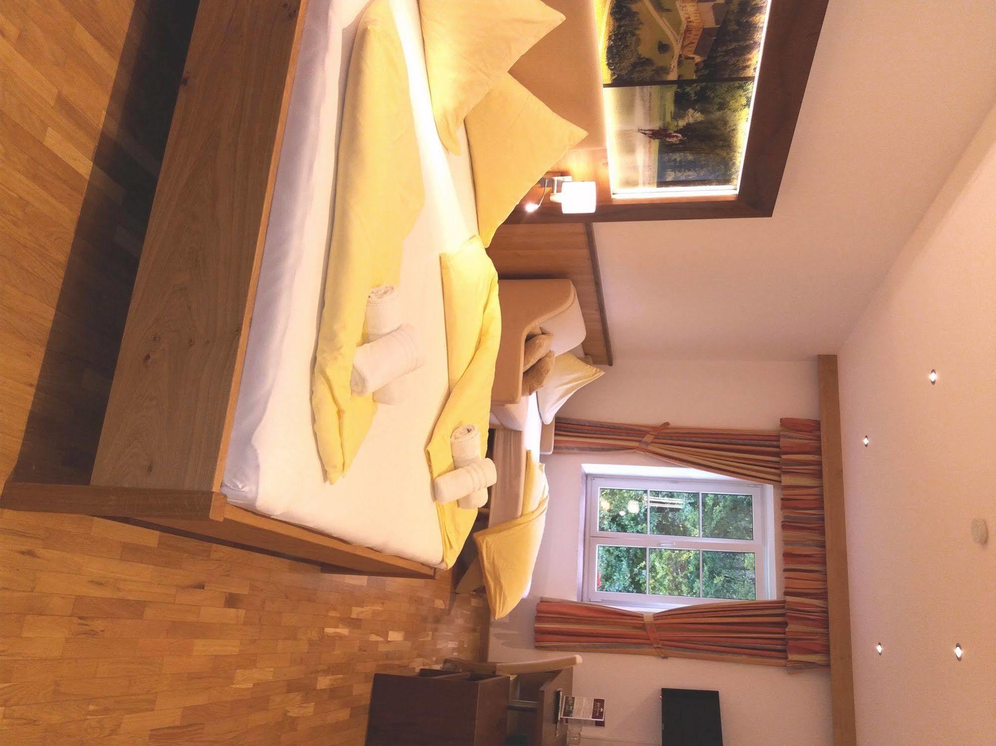 Gut Drasing Hotel Krumpendorf Bagian luar foto