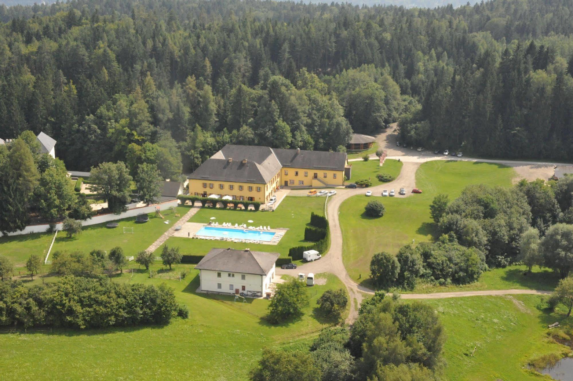 Gut Drasing Hotel Krumpendorf Bagian luar foto