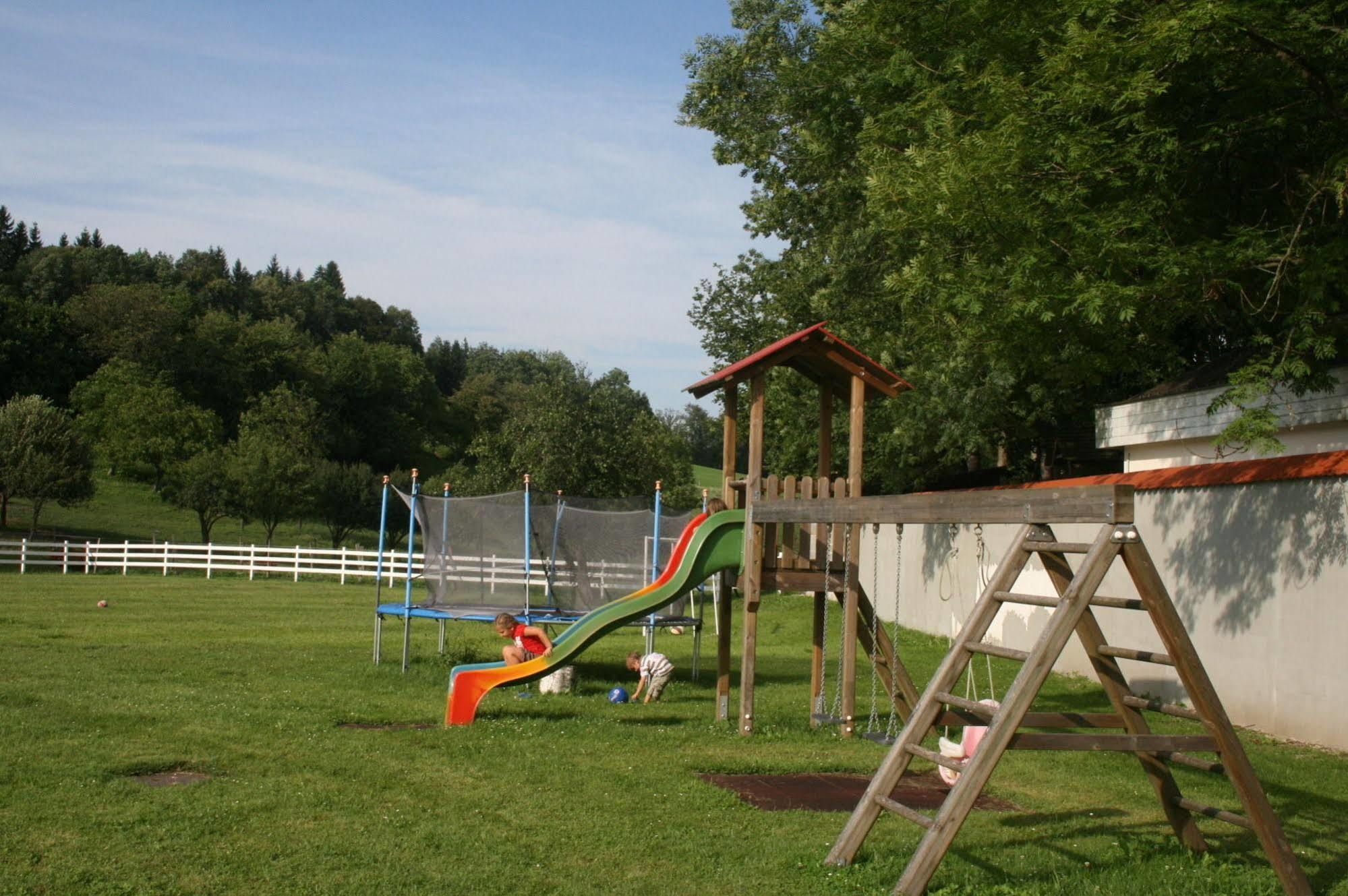 Gut Drasing Hotel Krumpendorf Bagian luar foto
